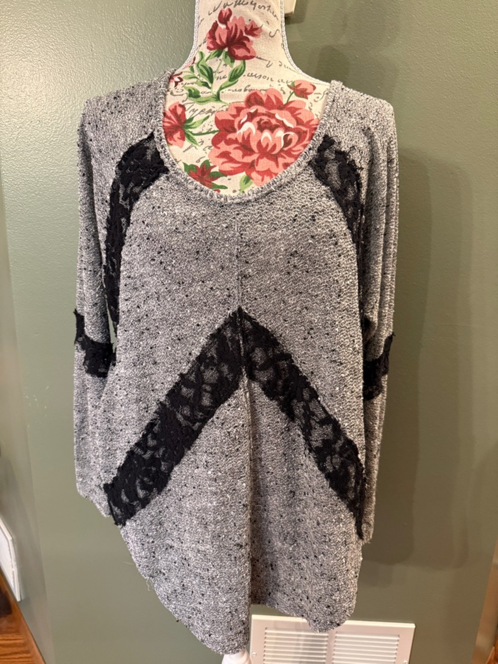 Free people Flying V Hacci sweater with Black Lace Accent size medium